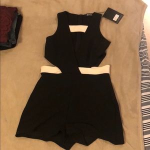 *** BRAND NEW. NEVER WORN. TAGS STILL ATTACHED.